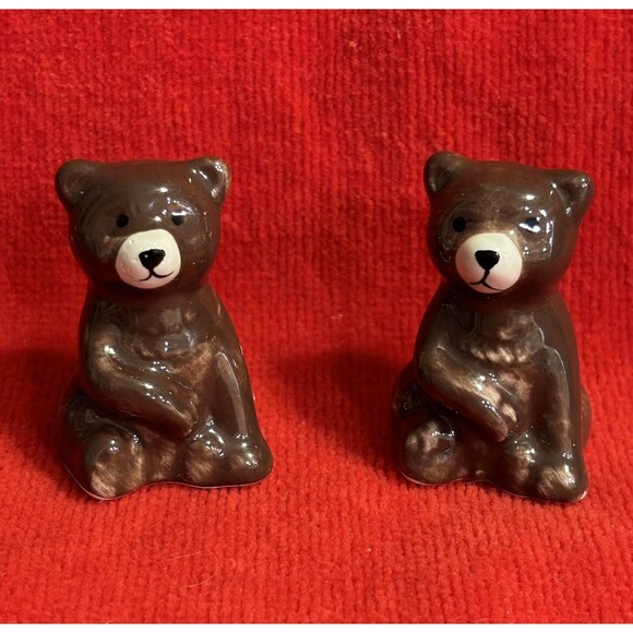 Cracker Barrel Ceramic Bear Salt & Pepper Shakers NEW - Picture 1 of 4